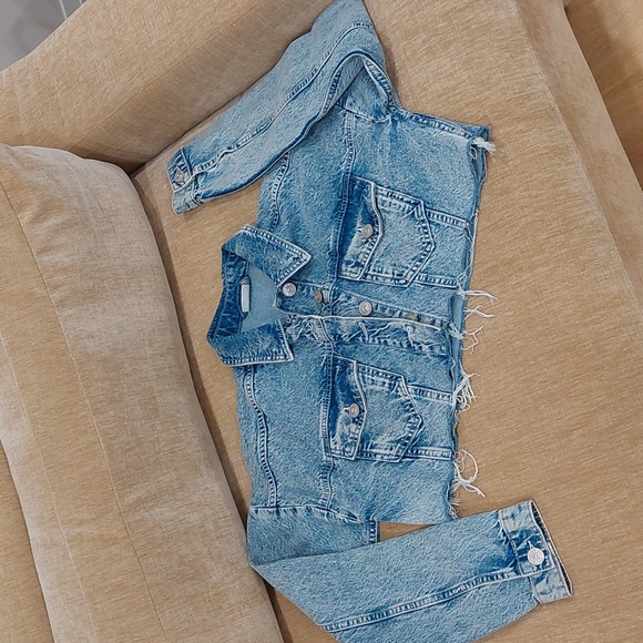Cropped Jean Jacket - Picture 1 of 4